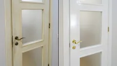 Wie man weiß lackierte Türen aufhellt, wenn sie vergilbt sind